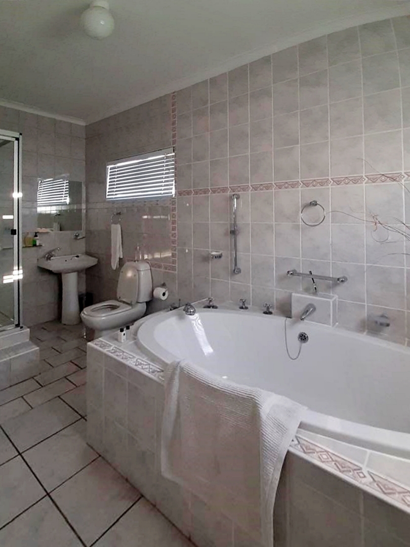 8 Bedroom Property for Sale in Country Club Western Cape